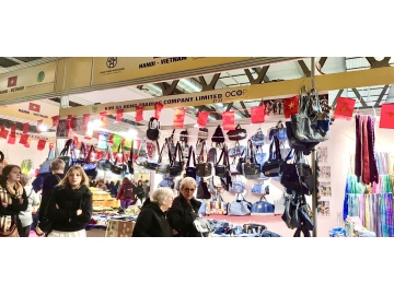 Hand Made Bee Gây Ấn Tượng Tại Fieramilano 2024 Với Bộ Sưu Tập “Hà Nội Phố” Lấy Cảm Hứng Từ Danh Họa Bùi Xuân Phái